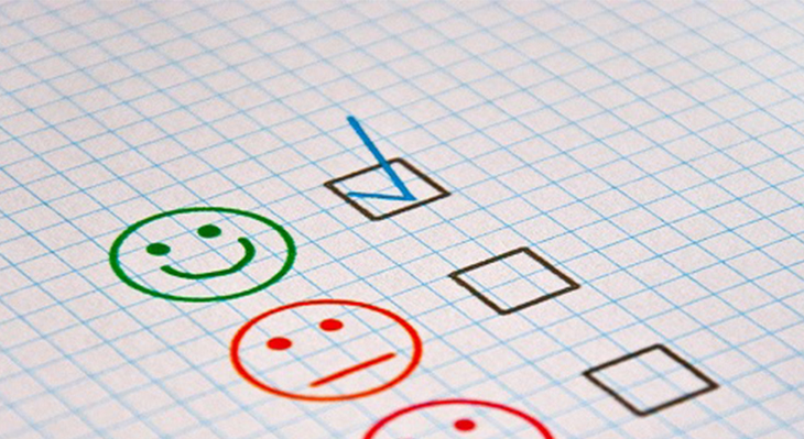 Bild mit drei Smileys, einer lächelnd, einer neutral und einer negativ